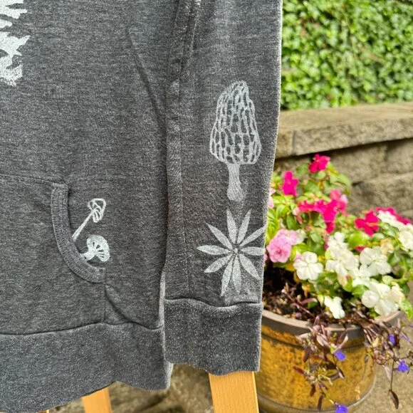 Hand-Printed Forest Hoodie – Evergreen Tree & Mushroom Design – Charcoal Gray, S - Picture 3 of 9